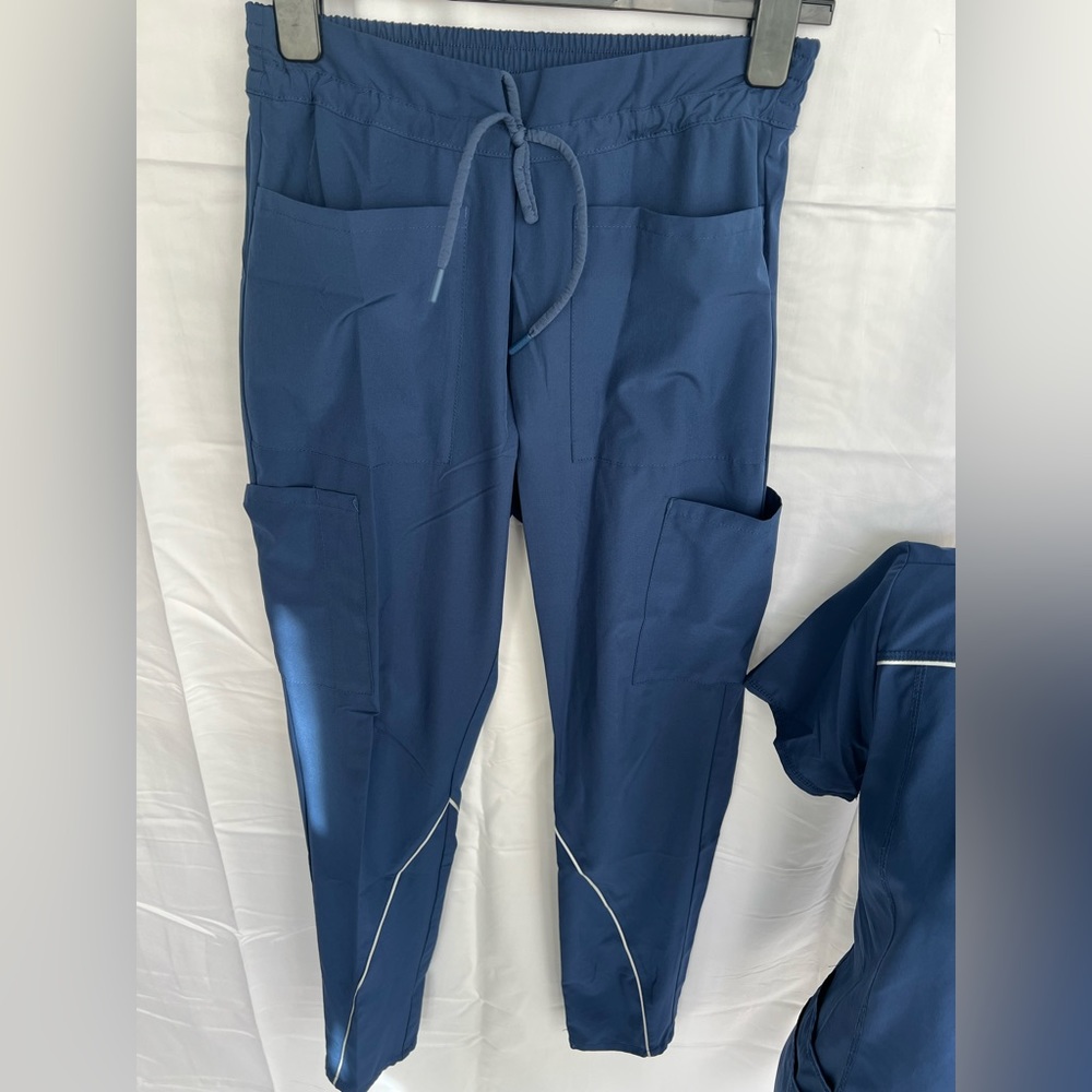 Jaanuu scrub pants size small